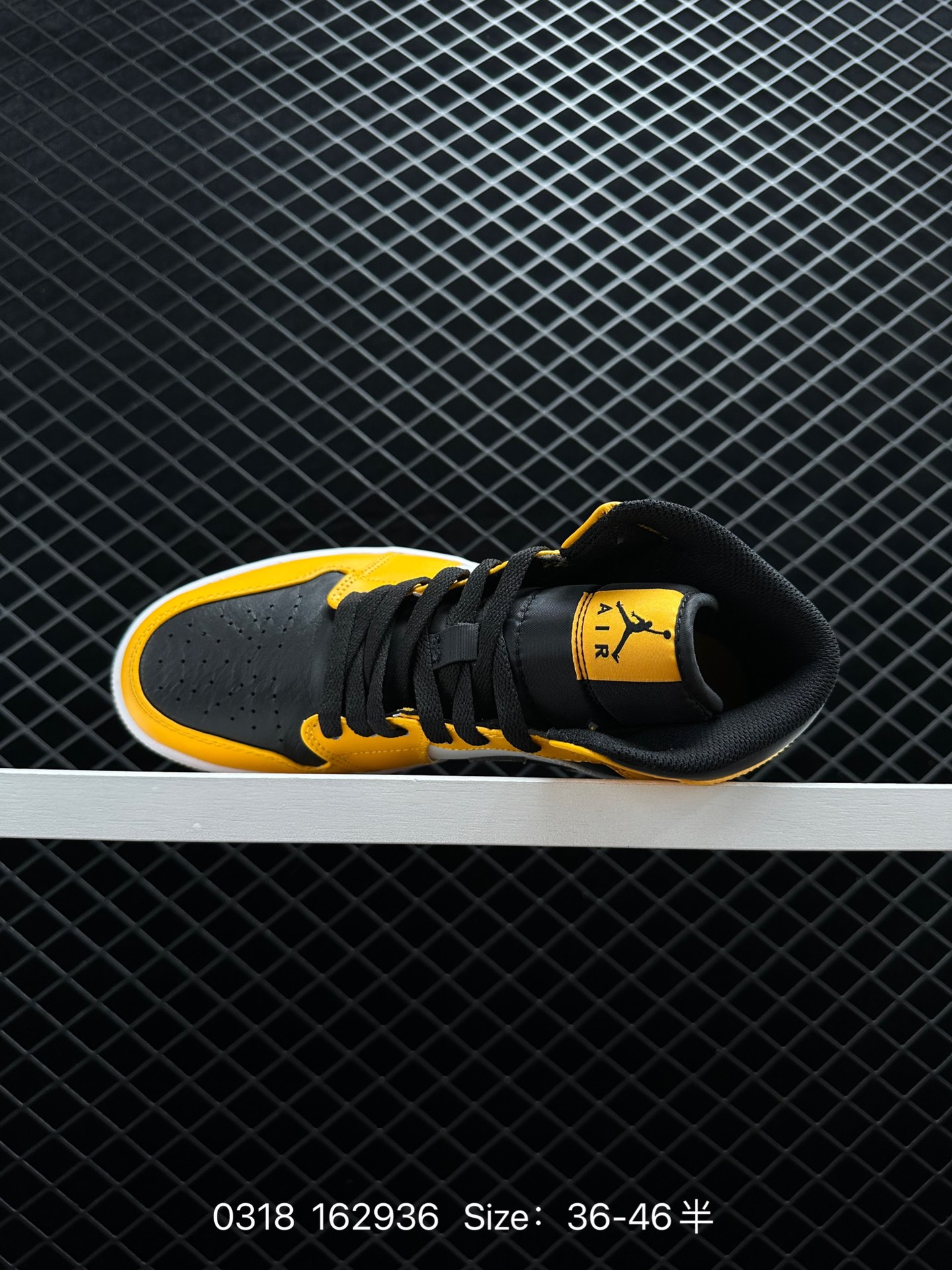 NIKE AIR JORDAN 1 MID AJ1